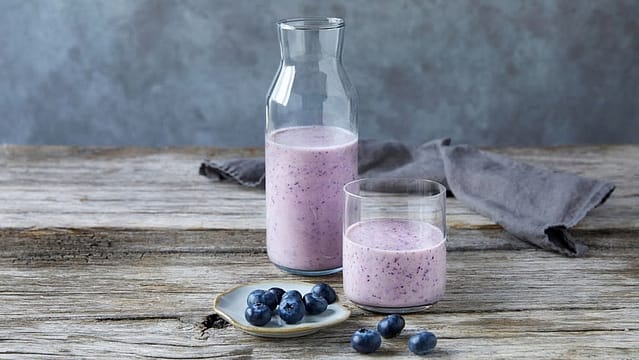 111.Coconut, Blueberry & Date Smoothie